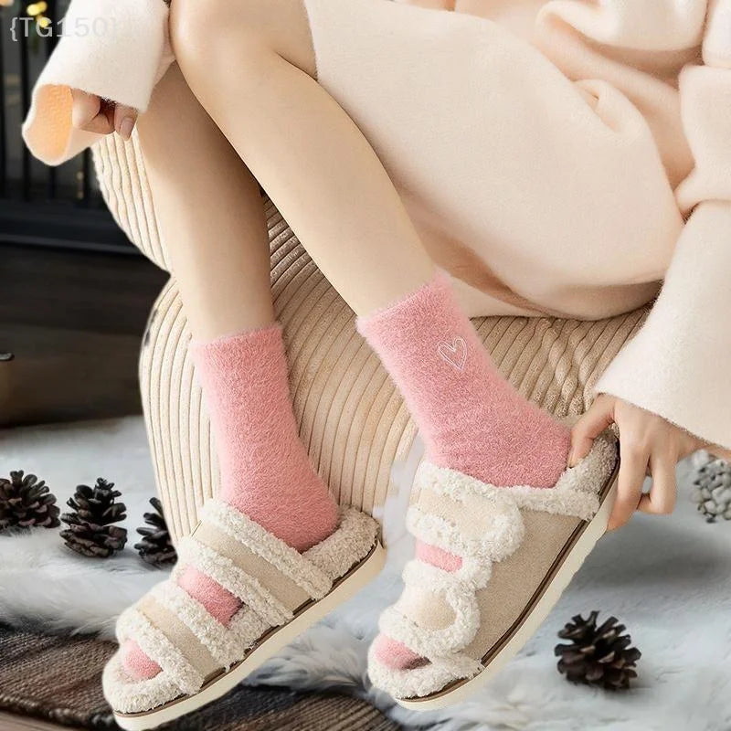 5 Pack Ladies Heavy Mink Socks Embroidered Pink Heart Plush Solid Color Cosy Mid-tube Socks for Fall Winter Home Usage
